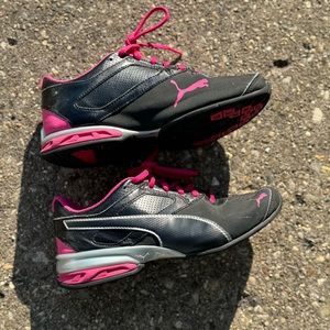 Women’s Puma Shoes (Size 6)